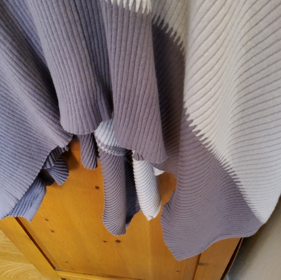 Lululemon On the Go Poncho EUC - Picture 8 of 13